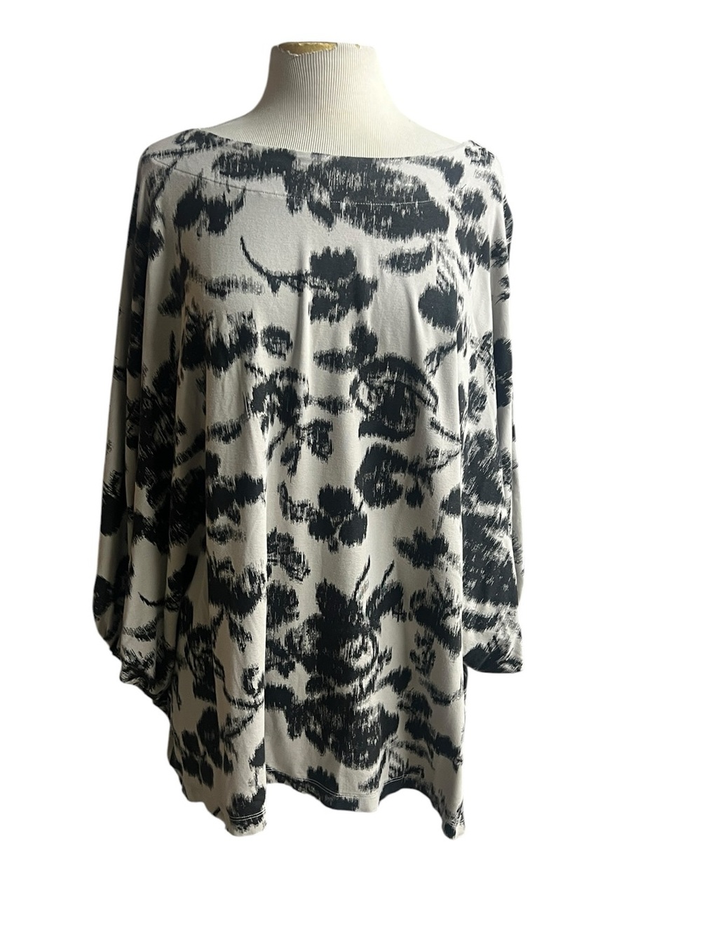 Bryn Walker L boat neck black and cream top